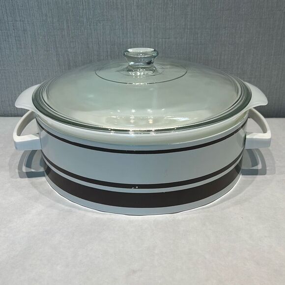 Anchor Hocking Fire-King 2 Qt Casserole Dish w/Lid Metal Tray Holder Vtg White - Picture 1 of 11